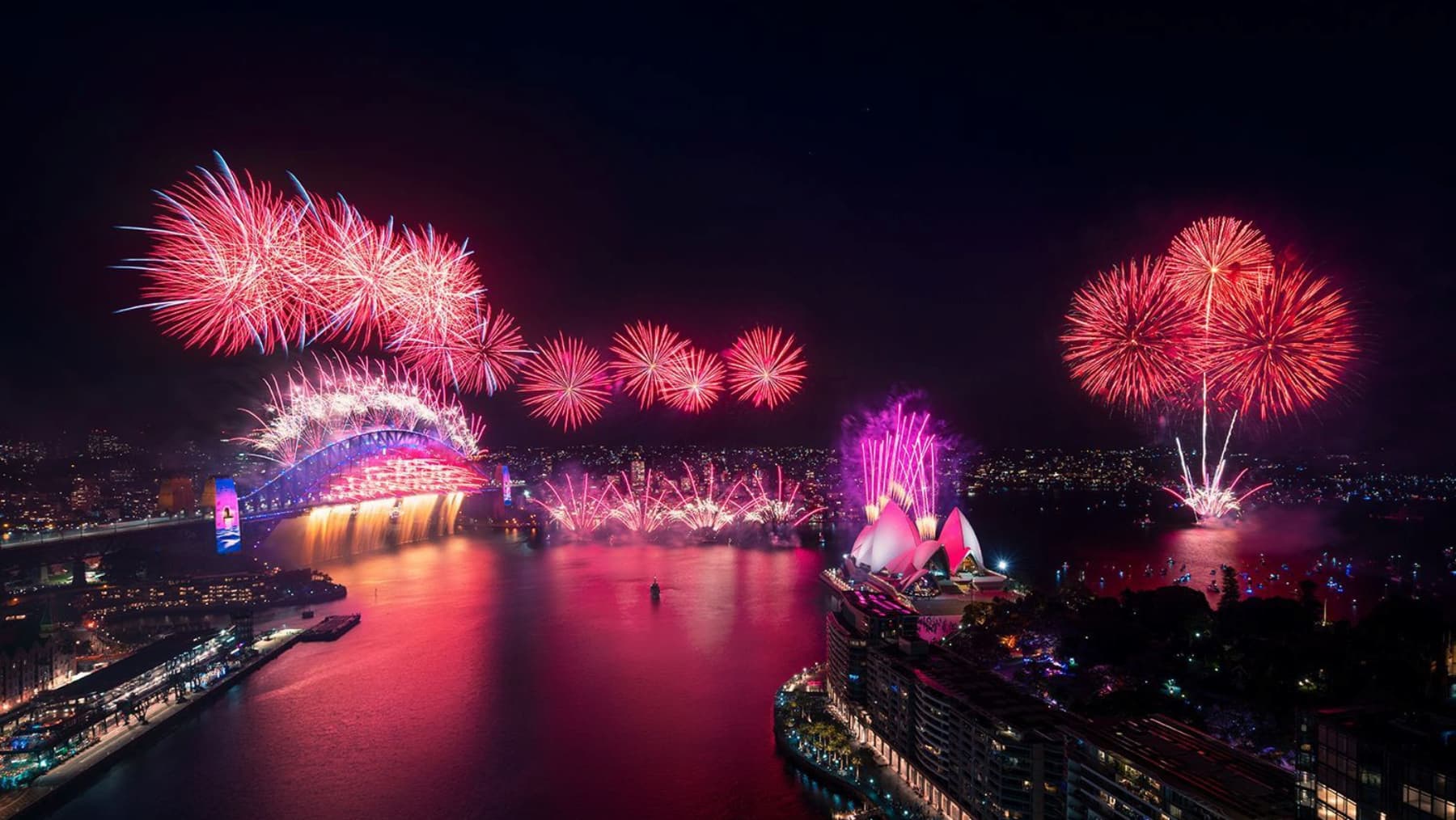 Fireworks in Sydney Harbour for NYE