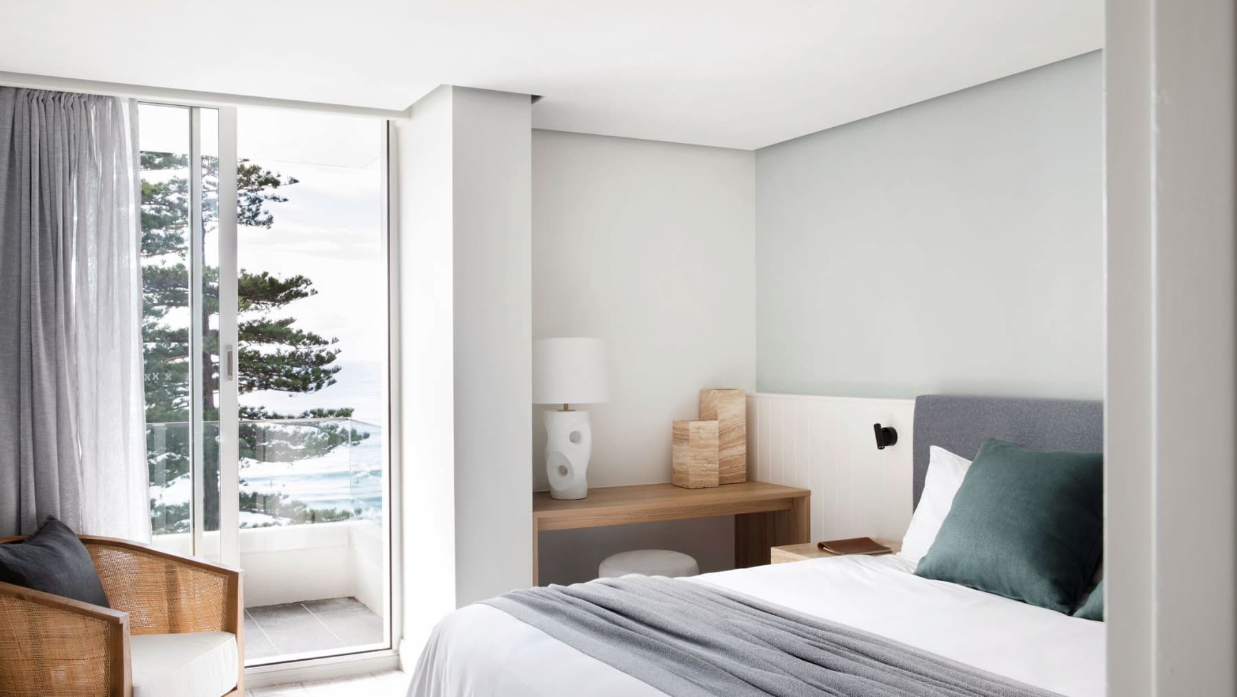 A clean hotel room in Manly