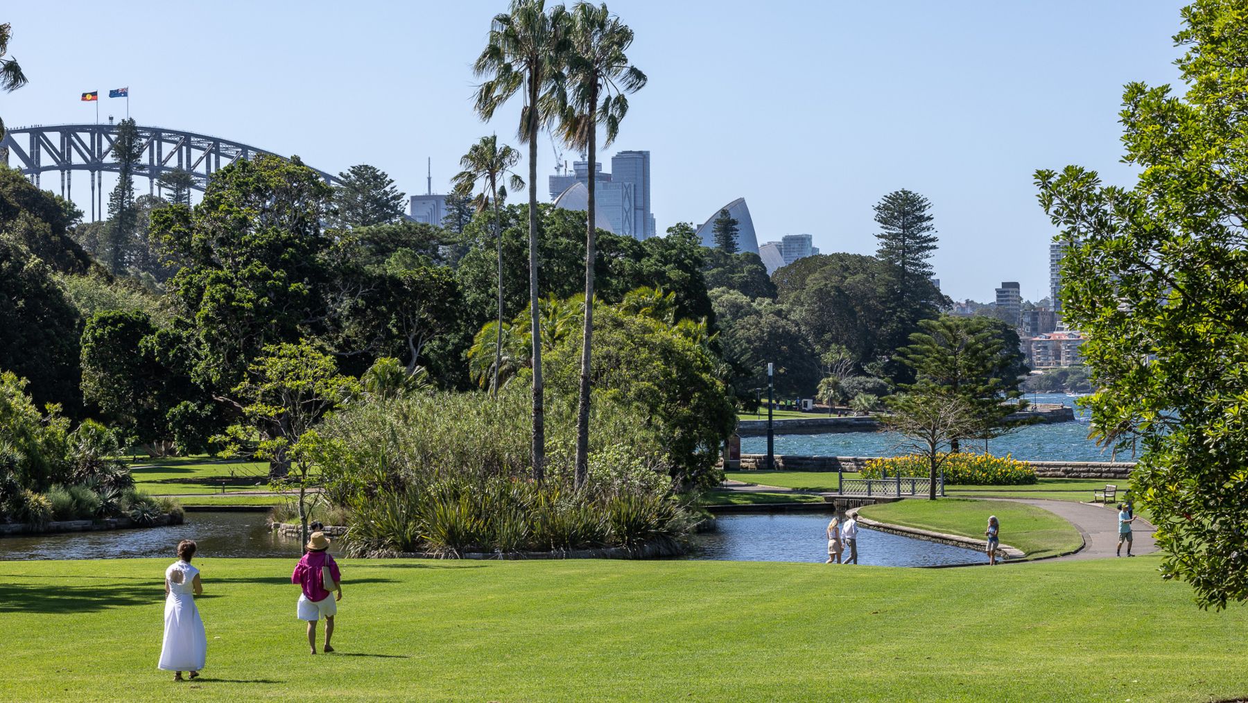 The Royal Botanic Gardens Sydney offer fantastic views of the harbour, Opera House and the Harbour Bridge.