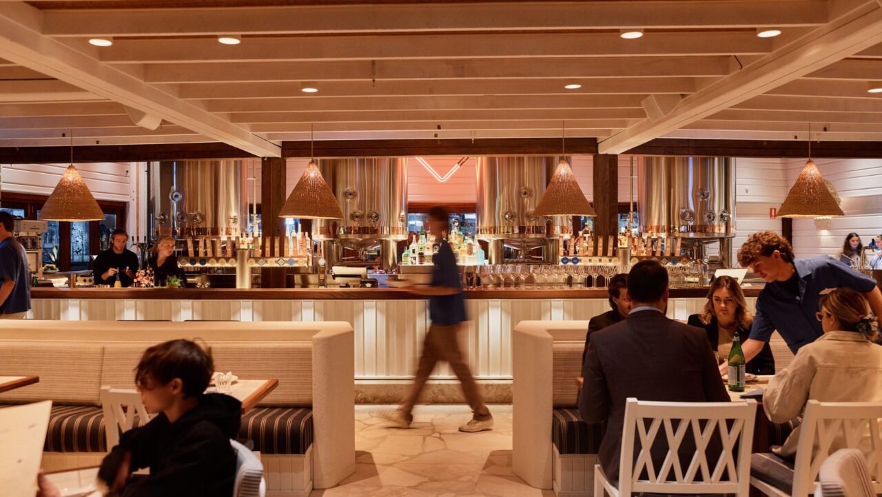 Bar at Felons Seafood