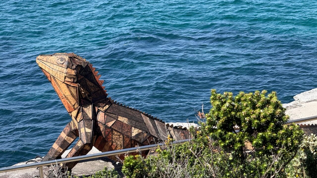 lizard sculpturebythesea