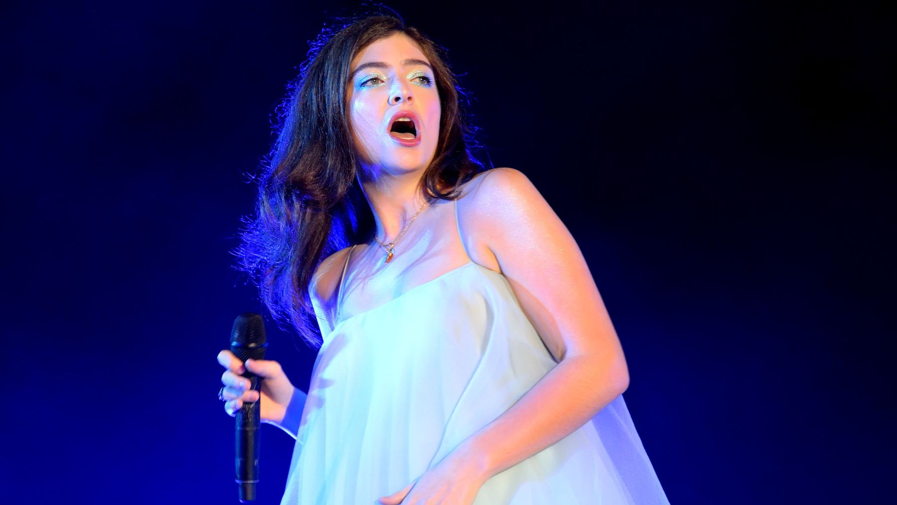 Lorde performing