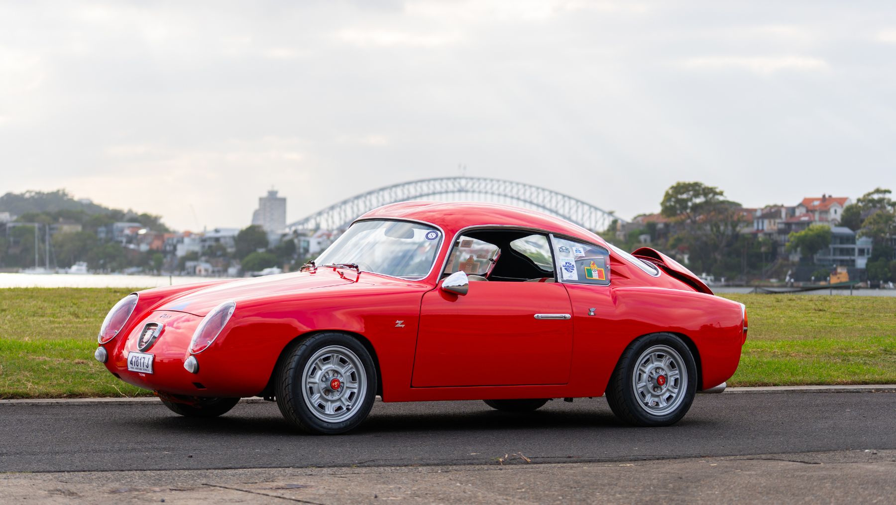 Haute Automobilisme on the edge of the Pacific