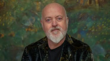 Portrait photo of Bill Bailey